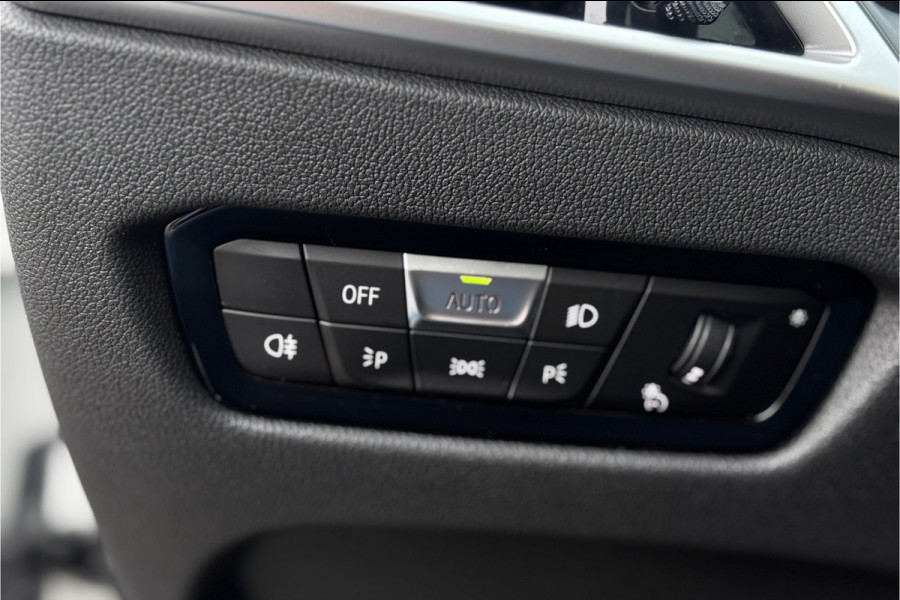 BMW 3 Serie Touring 330e M-Sport | 19,5 kWh Accu | Panodak | Head-Up | Memory | Trekhaak | 360° Camera | Fabrieksgarantie