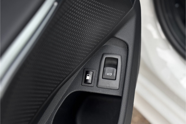 BMW 3 Serie Touring 330e M-Sport | 19,5 kWh Accu | Panodak | Head-Up | Memory | Trekhaak | 360° Camera | Fabrieksgarantie