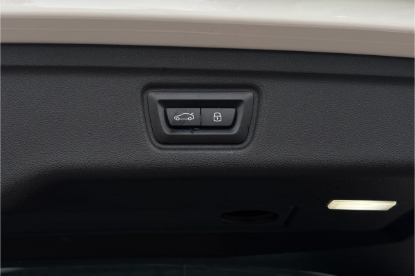 BMW 3 Serie Touring 330e M-Sport | 19,5 kWh Accu | Panodak | Head-Up | Memory | Trekhaak | 360° Camera | Fabrieksgarantie