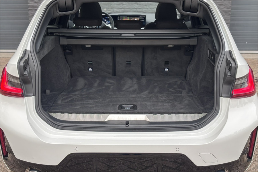 BMW 3 Serie Touring 330e M-Sport | 19,5 kWh Accu | Panodak | Head-Up | Memory | Trekhaak | 360° Camera | Fabrieksgarantie