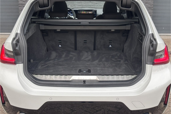 BMW 3 Serie Touring 330e M-Sport | 19,5 kWh Accu | Panodak | Head-Up | Memory | Trekhaak | 360° Camera | Fabrieksgarantie