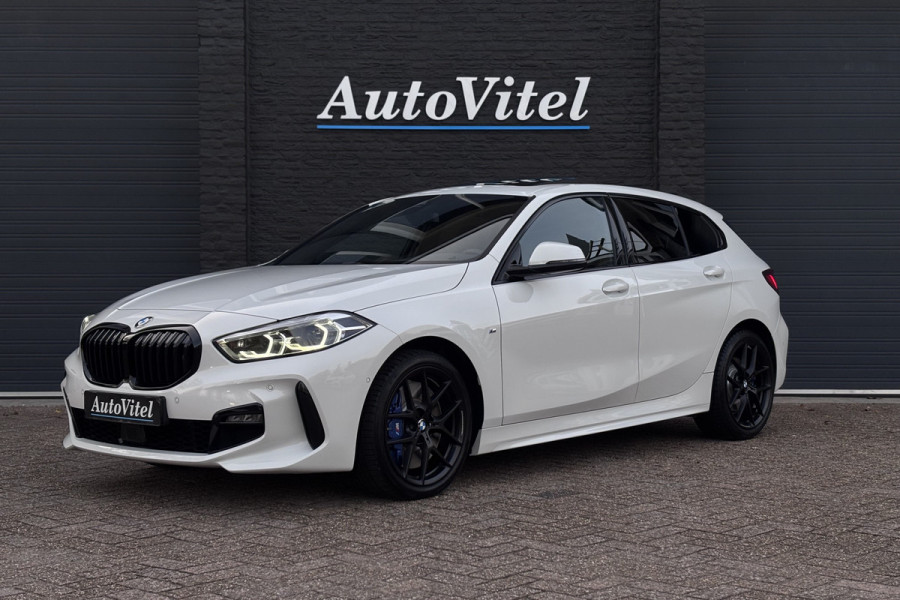 BMW 1-serie 118i M-sport | Panodak | M-Kuipstoelen | M-performance Wheels | Stoel+Stuurverwarming | Comfort Access | Trekhaak