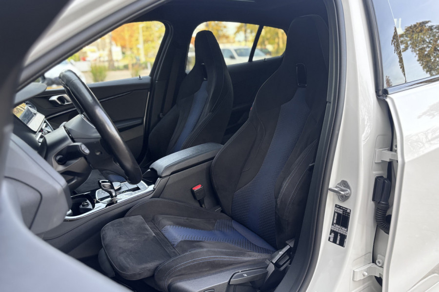 BMW 1-serie 118i M-sport | Panodak | M-Kuipstoelen | M-performance Wheels | Stoel+Stuurverwarming | Comfort Access | Trekhaak
