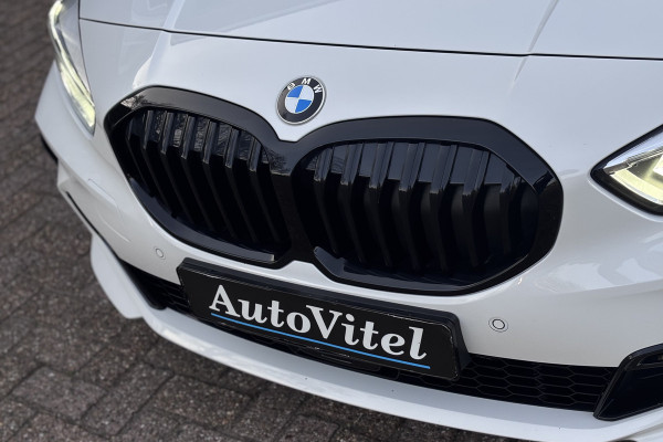 BMW 1-serie 118i M-sport | Panodak | M-Kuipstoelen | M-performance Wheels | Stoel+Stuurverwarming | Comfort Access | Trekhaak