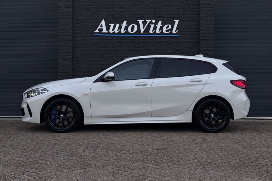 BMW 1-serie 118i M-sport | Panodak | M-Kuipstoelen | M-performance Wheels | Stoel+Stuurverwarming | Comfort Access | Trekhaak
