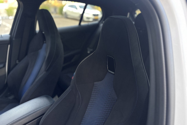BMW 1-serie 118i M-sport | Panodak | M-Kuipstoelen | M-performance Wheels | Stoel+Stuurverwarming | Comfort Access | Trekhaak