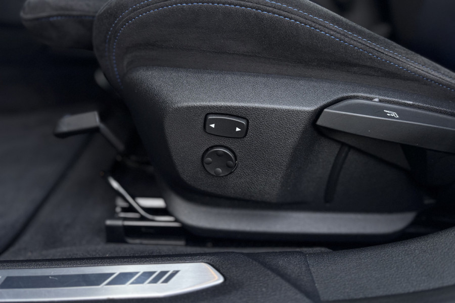 BMW 1-serie 118i M-sport | Panodak | M-Kuipstoelen | M-performance Wheels | Stoel+Stuurverwarming | Comfort Access | Trekhaak