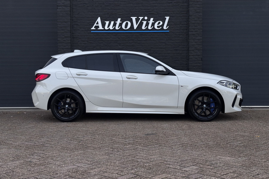 BMW 1-serie 118i M-sport | Panodak | M-Kuipstoelen | M-performance Wheels | Stoel+Stuurverwarming | Comfort Access | Trekhaak