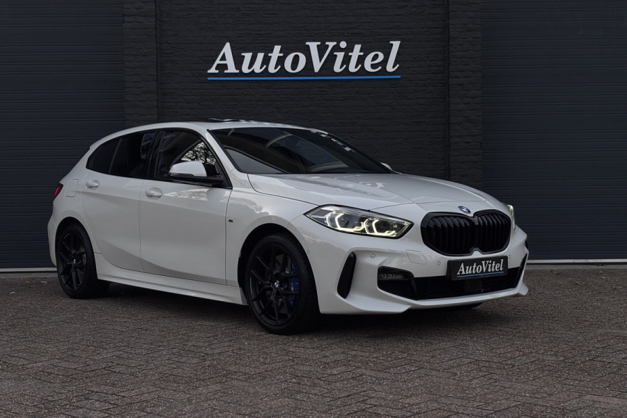 BMW 1-serie 118i M-sport | Panodak | M-Kuipstoelen | M-performance Wheels | Stoel+Stuurverwarming | Comfort Access | Trekhaak