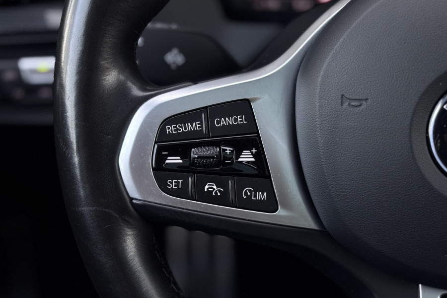 BMW 1-serie 118i M-sport | Panodak | M-Kuipstoelen | M-performance Wheels | Stoel+Stuurverwarming | Comfort Access | Trekhaak