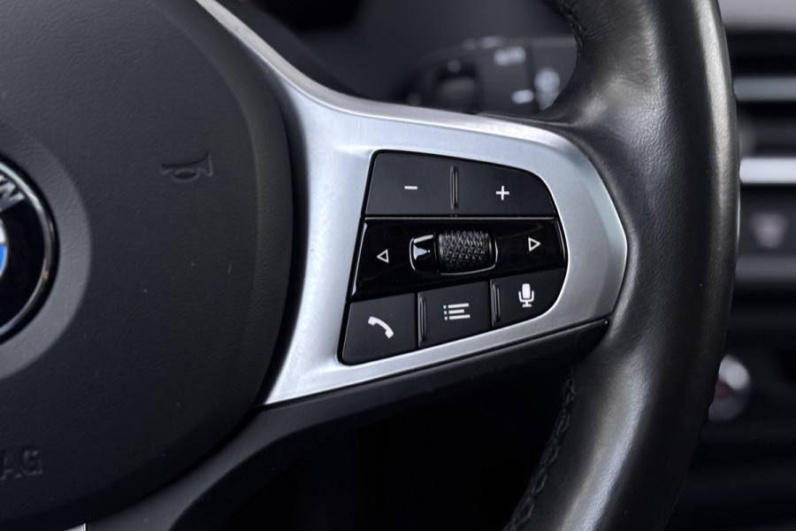 BMW 1-serie 118i M-sport | Panodak | M-Kuipstoelen | M-performance Wheels | Stoel+Stuurverwarming | Comfort Access | Trekhaak