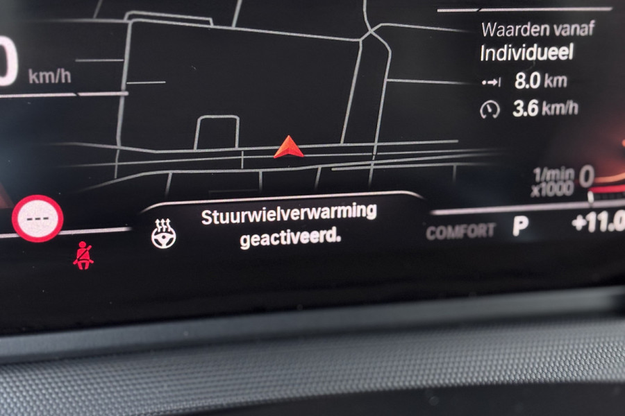 BMW 1-serie 118i M-sport | Panodak | M-Kuipstoelen | M-performance Wheels | Stoel+Stuurverwarming | Comfort Access | Trekhaak