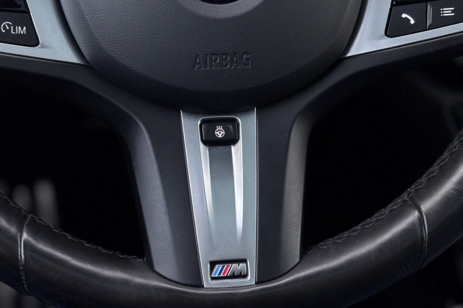 BMW 1-serie 118i M-sport | Panodak | M-Kuipstoelen | M-performance Wheels | Stoel+Stuurverwarming | Comfort Access | Trekhaak