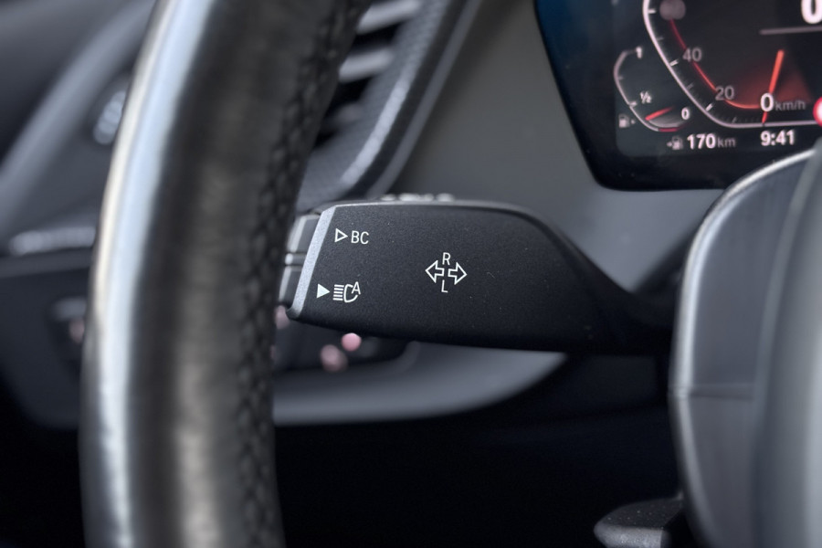 BMW 1-serie 118i M-sport | Panodak | M-Kuipstoelen | M-performance Wheels | Stoel+Stuurverwarming | Comfort Access | Trekhaak