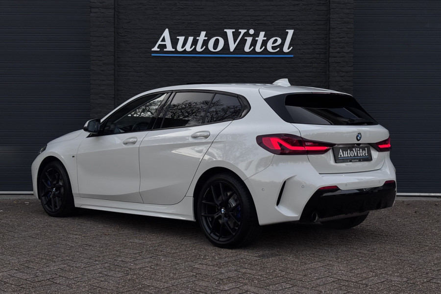 BMW 1-serie 118i M-sport | Panodak | M-Kuipstoelen | M-performance Wheels | Stoel+Stuurverwarming | Comfort Access | Trekhaak
