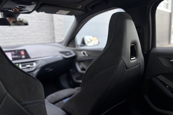BMW 1-serie 118i M-sport | Panodak | M-Kuipstoelen | M-performance Wheels | Stoel+Stuurverwarming | Comfort Access | Trekhaak
