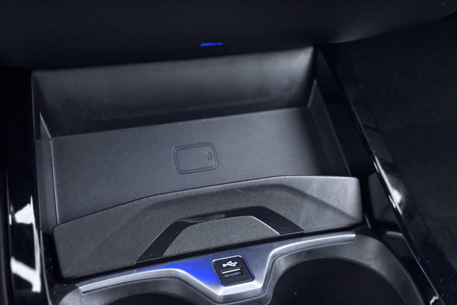 BMW 1-serie 118i M-sport | Panodak | M-Kuipstoelen | M-performance Wheels | Stoel+Stuurverwarming | Comfort Access | Trekhaak