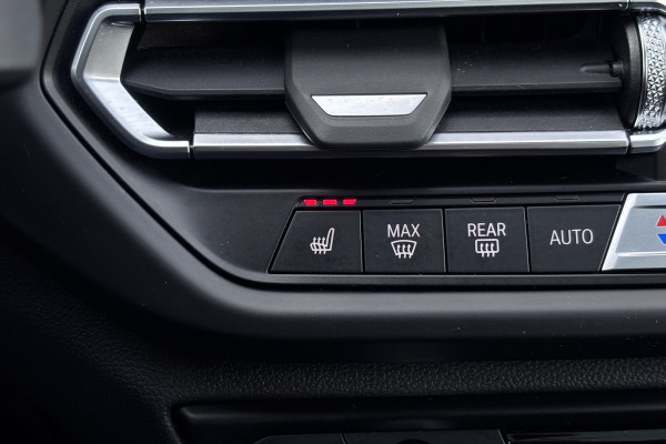 BMW 1-serie 118i M-sport | Panodak | M-Kuipstoelen | M-performance Wheels | Stoel+Stuurverwarming | Comfort Access | Trekhaak