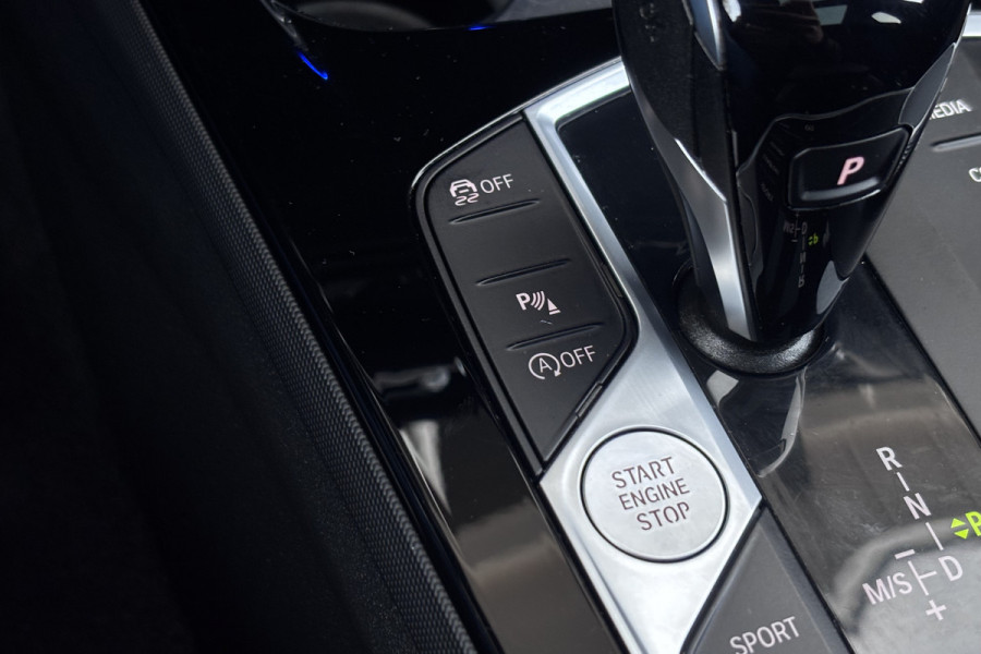 BMW 1-serie 118i M-sport | Panodak | M-Kuipstoelen | M-performance Wheels | Stoel+Stuurverwarming | Comfort Access | Trekhaak