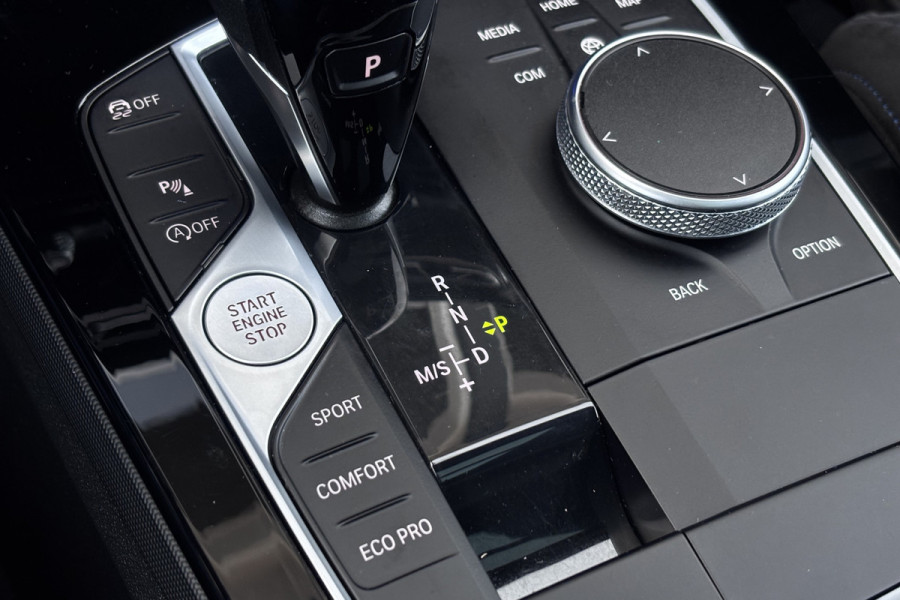 BMW 1-serie 118i M-sport | Panodak | M-Kuipstoelen | M-performance Wheels | Stoel+Stuurverwarming | Comfort Access | Trekhaak