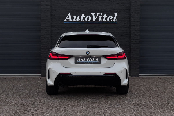 BMW 1-serie 118i M-sport | Panodak | M-Kuipstoelen | M-performance Wheels | Stoel+Stuurverwarming | Comfort Access | Trekhaak