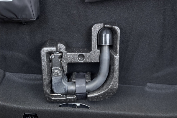 BMW 1-serie 118i M-sport | Panodak | M-Kuipstoelen | M-performance Wheels | Stoel+Stuurverwarming | Comfort Access | Trekhaak