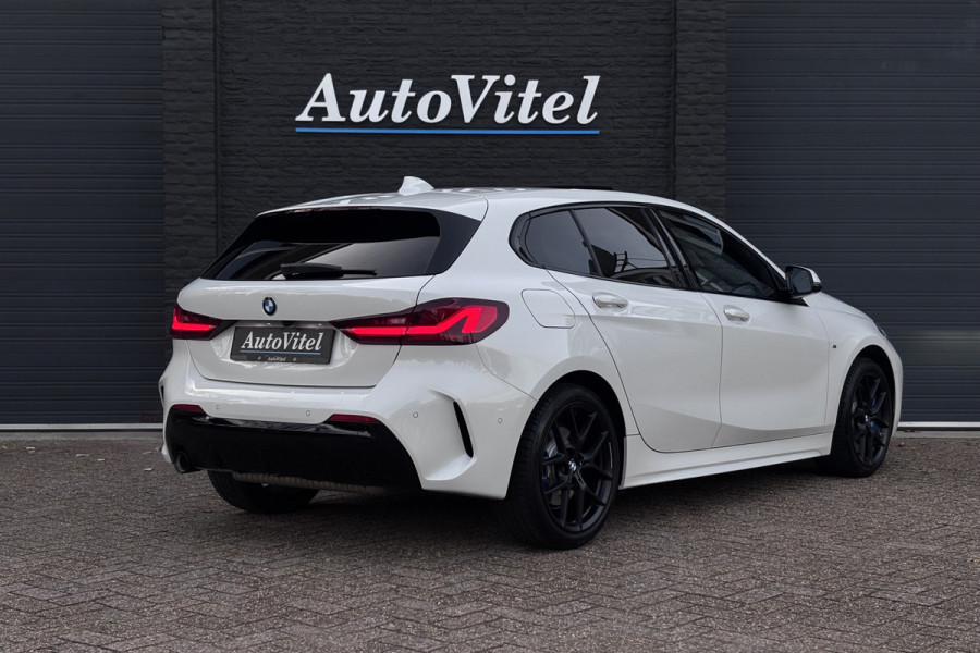 BMW 1-serie 118i M-sport | Panodak | M-Kuipstoelen | M-performance Wheels | Stoel+Stuurverwarming | Comfort Access | Trekhaak