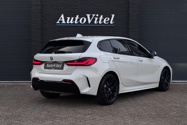 BMW 1-serie 118i M-sport | Panodak | M-Kuipstoelen | M-performance Wheels | Stoel+Stuurverwarming | Comfort Access | Trekhaak