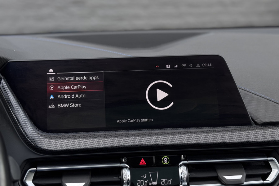 BMW 1-serie 118i M-sport | Panodak | M-Kuipstoelen | M-performance Wheels | Stoel+Stuurverwarming | Comfort Access | Trekhaak