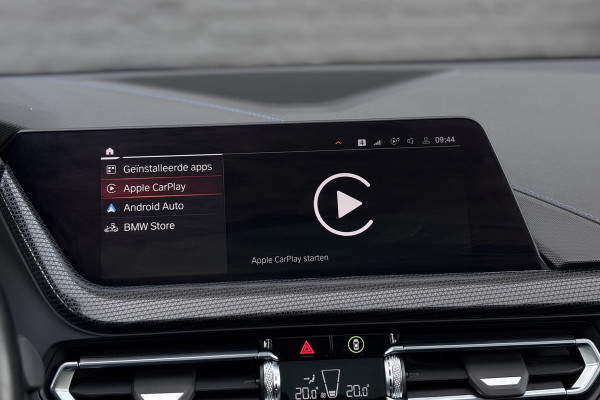 BMW 1-serie 118i M-sport | Panodak | M-Kuipstoelen | M-performance Wheels | Stoel+Stuurverwarming | Comfort Access | Trekhaak