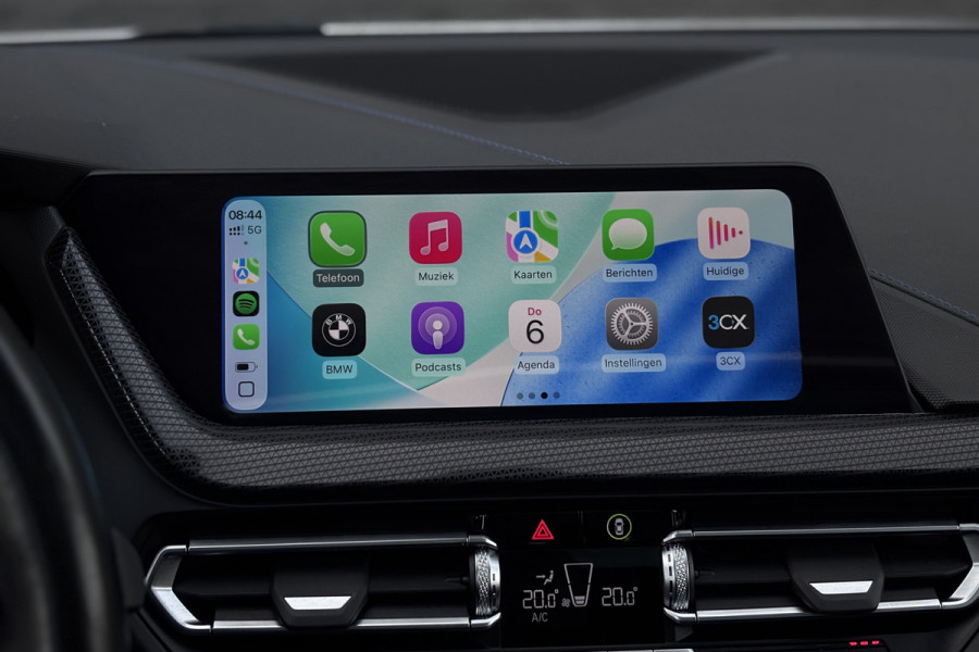 BMW 1-serie 118i M-sport | Panodak | M-Kuipstoelen | M-performance Wheels | Stoel+Stuurverwarming | Comfort Access | Trekhaak