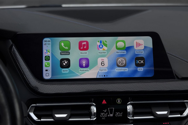 BMW 1-serie 118i M-sport | Panodak | M-Kuipstoelen | M-performance Wheels | Stoel+Stuurverwarming | Comfort Access | Trekhaak