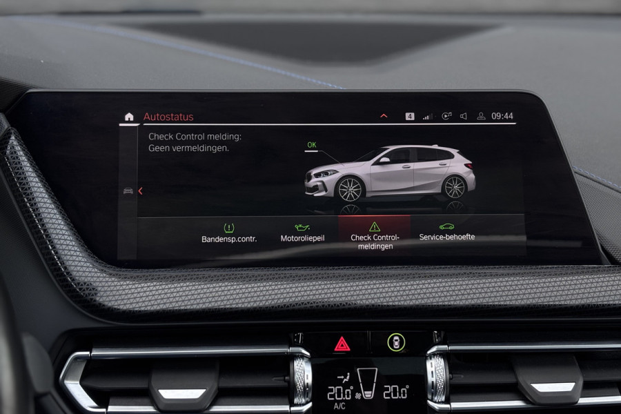 BMW 1-serie 118i M-sport | Panodak | M-Kuipstoelen | M-performance Wheels | Stoel+Stuurverwarming | Comfort Access | Trekhaak