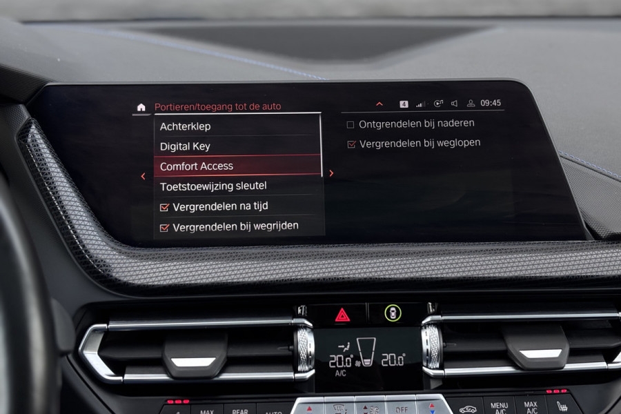 BMW 1-serie 118i M-sport | Panodak | M-Kuipstoelen | M-performance Wheels | Stoel+Stuurverwarming | Comfort Access | Trekhaak