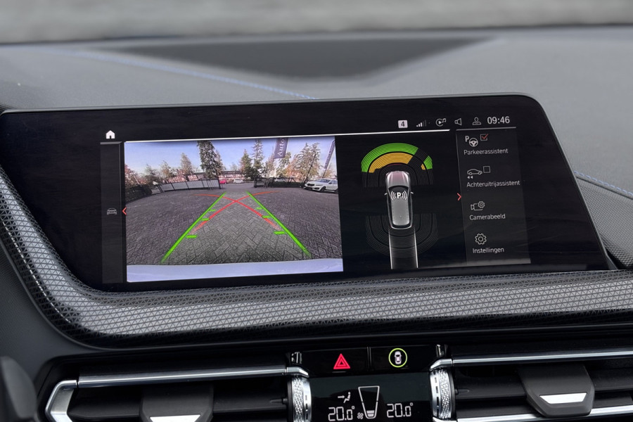 BMW 1-serie 118i M-sport | Panodak | M-Kuipstoelen | M-performance Wheels | Stoel+Stuurverwarming | Comfort Access | Trekhaak