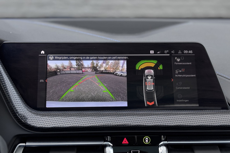 BMW 1-serie 118i M-sport | Panodak | M-Kuipstoelen | M-performance Wheels | Stoel+Stuurverwarming | Comfort Access | Trekhaak