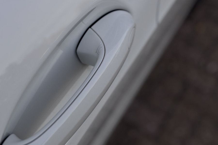 BMW 1-serie 118i M-sport | Panodak | M-Kuipstoelen | M-performance Wheels | Stoel+Stuurverwarming | Comfort Access | Trekhaak