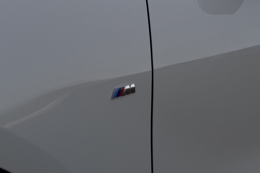 BMW 1-serie 118i M-sport | Panodak | M-Kuipstoelen | M-performance Wheels | Stoel+Stuurverwarming | Comfort Access | Trekhaak