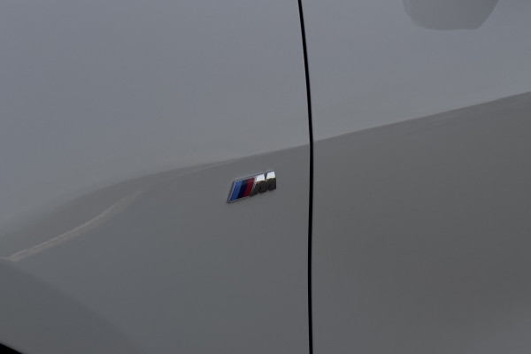 BMW 1-serie 118i M-sport | Panodak | M-Kuipstoelen | M-performance Wheels | Stoel+Stuurverwarming | Comfort Access | Trekhaak