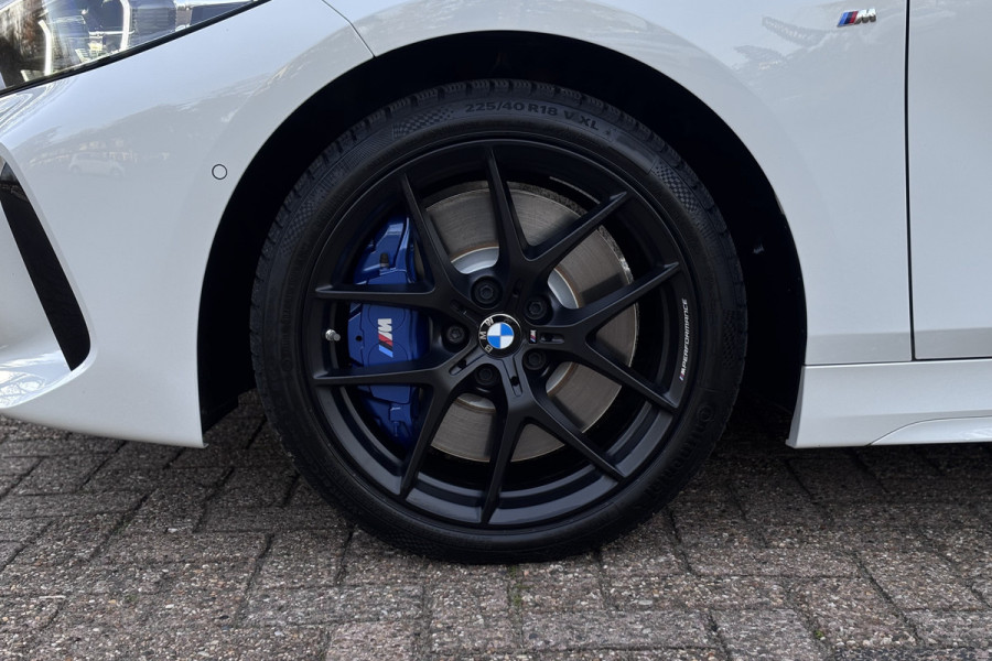 BMW 1-serie 118i M-sport | Panodak | M-Kuipstoelen | M-performance Wheels | Stoel+Stuurverwarming | Comfort Access | Trekhaak