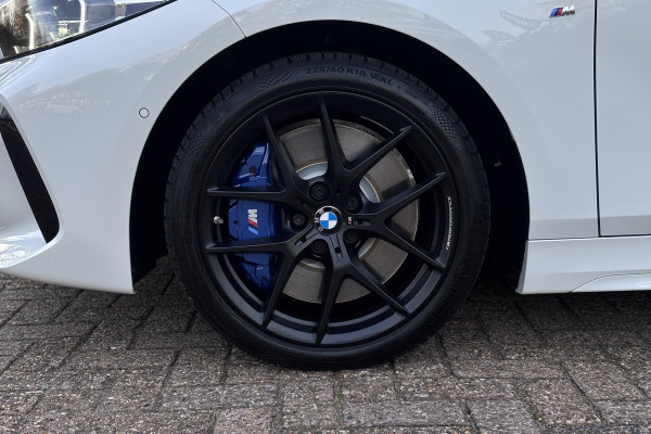 BMW 1-serie 118i M-sport | Panodak | M-Kuipstoelen | M-performance Wheels | Stoel+Stuurverwarming | Comfort Access | Trekhaak
