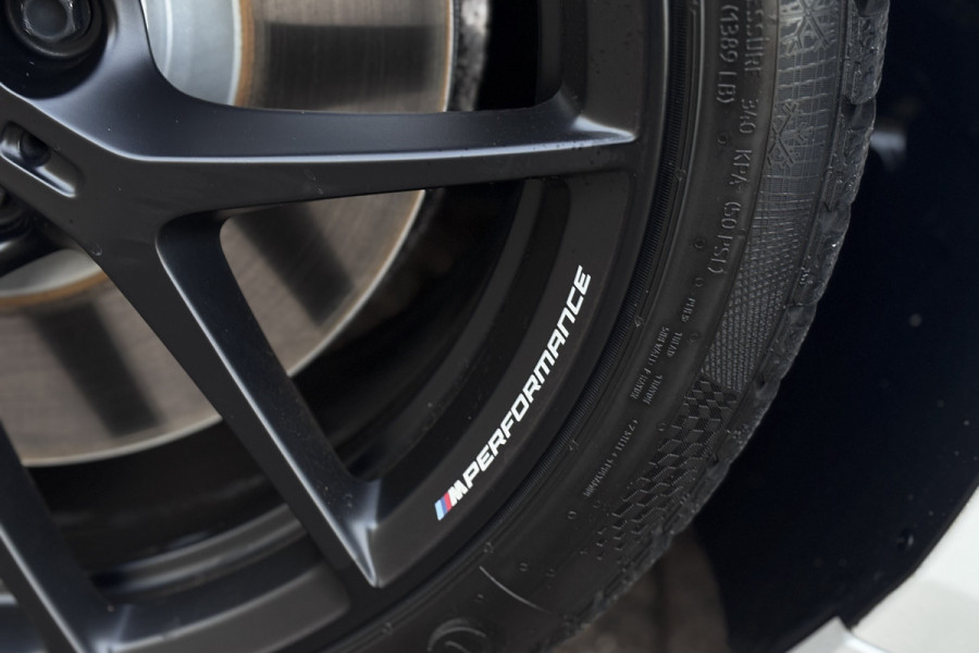 BMW 1-serie 118i M-sport | Panodak | M-Kuipstoelen | M-performance Wheels | Stoel+Stuurverwarming | Comfort Access | Trekhaak