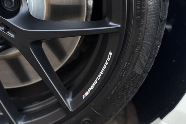 BMW 1-serie 118i M-sport | Panodak | M-Kuipstoelen | M-performance Wheels | Stoel+Stuurverwarming | Comfort Access | Trekhaak