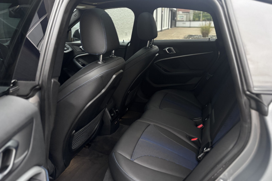 BMW 2 Serie Gran Coupé 218i M-Sport | Panodak | Stoel + Stuurverwarming | Privacy Glas | 19'Inch | Adaptief LED