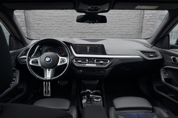 BMW 2 Serie Gran Coupé 218i M-Sport | Panodak | Stoel + Stuurverwarming | Privacy Glas | 19'Inch | Adaptief LED