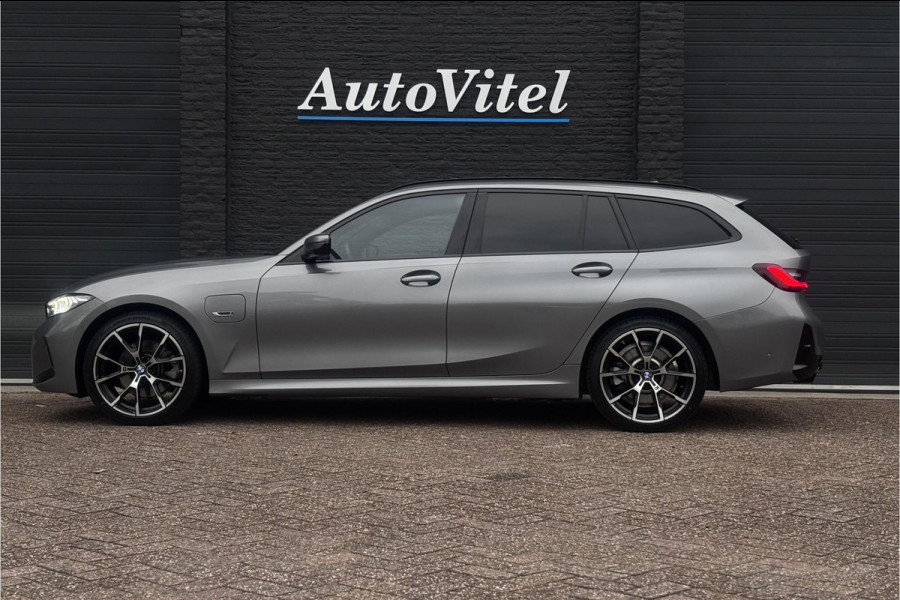 BMW 3 Serie Touring 330e M-sport LCI Widescreen | Camera | Adaptive Cruise | Comfort Access