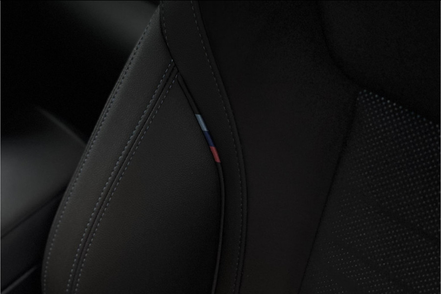 BMW 3 Serie Touring 330e M-sport LCI Widescreen | Camera | Adaptive Cruise | Comfort Access