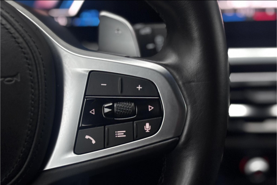 BMW 3 Serie Touring 330e M-sport LCI Widescreen | Camera | Adaptive Cruise | Comfort Access