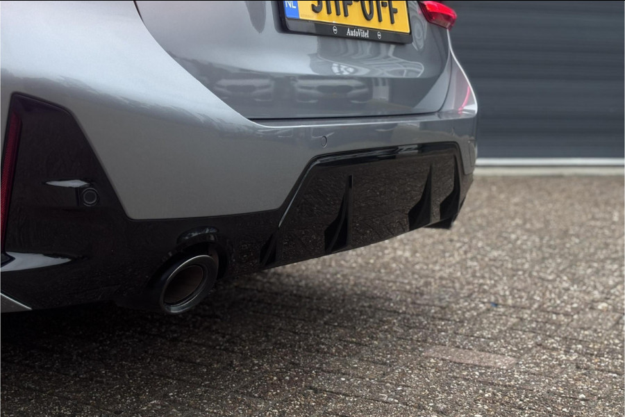 BMW 3 Serie Touring 330e M-sport LCI Widescreen | Camera | Adaptive Cruise | Comfort Access