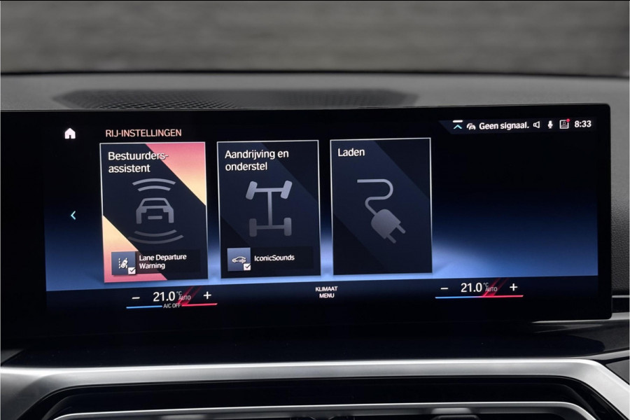 BMW 3 Serie Touring 330e M-sport LCI Widescreen | Camera | Adaptive Cruise | Comfort Access